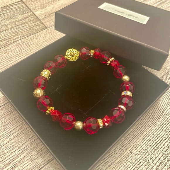 Red Crystal with gold details stretch bracelet, beaded festive, holiday - Picture 4 of 7